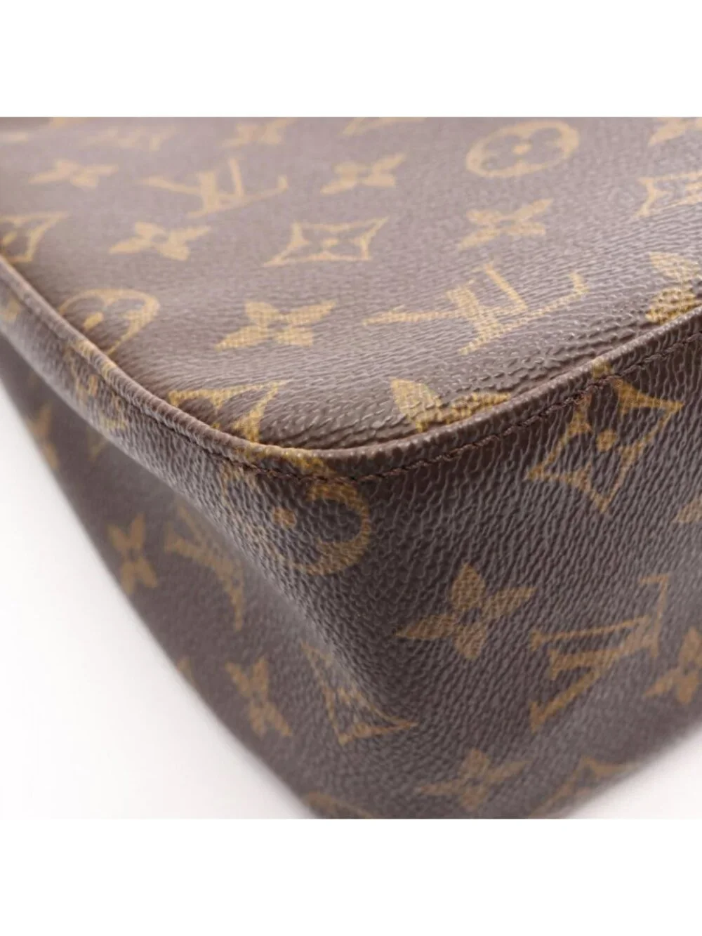 Louis Vuitton Shoulder Bag Looping MM Monogram Canvas Leather